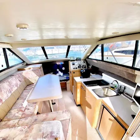 Dormir Dans Un Bateau Botel La Rochelle (Charente-Maritime)