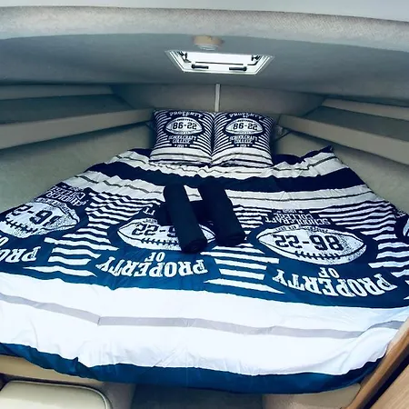 Dormir Dans Un Bateau * La Rochelle (Charente-Maritime)